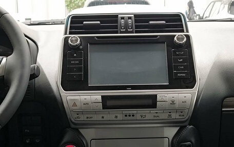 Toyota Land Cruiser Prado 150 рестайлинг 2, 2018 год, 5 350 000 рублей, 15 фотография