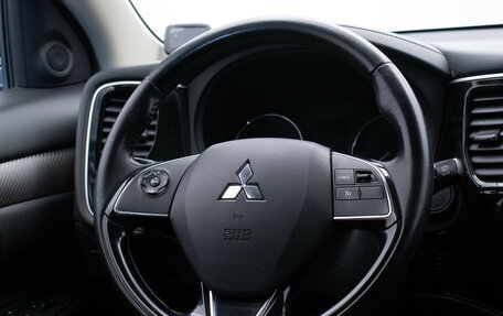 Mitsubishi Outlander III рестайлинг 3, 2016 год, 1 650 000 рублей, 15 фотография