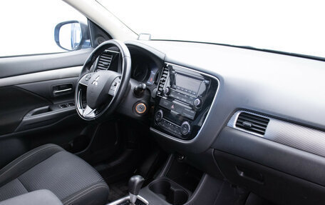 Mitsubishi Outlander III рестайлинг 3, 2016 год, 1 650 000 рублей, 10 фотография