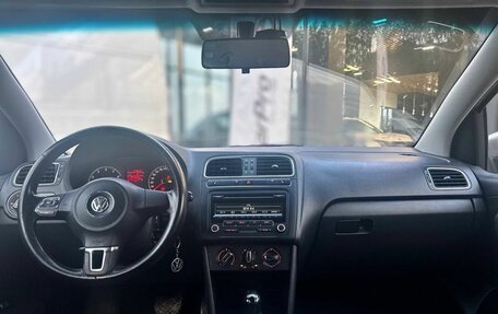 Volkswagen Polo VI (EU Market), 2011 год, 700 000 рублей, 7 фотография