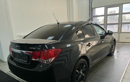 Chevrolet Cruze II, 2010 год, 685 000 рублей, 4 фотография
