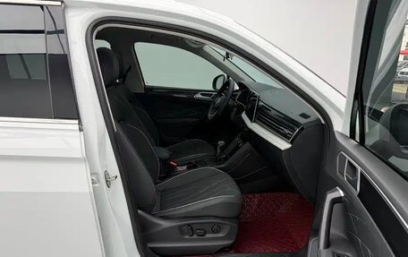 Volkswagen Tiguan II, 2022 год, 2 500 888 рублей, 14 фотография