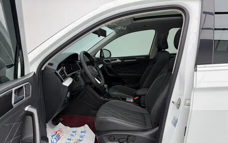 Volkswagen Tiguan II, 2022 год, 2 500 888 рублей, 8 фотография