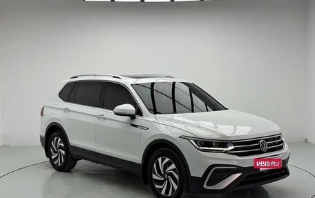 Volkswagen Tiguan II, 2022 год, 2 500 888 рублей, 3 фотография