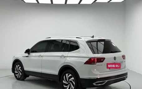 Volkswagen Tiguan II, 2022 год, 2 500 888 рублей, 6 фотография