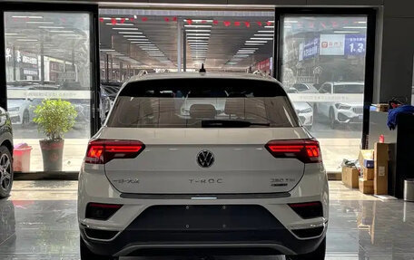 Volkswagen T-Roc I, 2022 год, 1 222 000 рублей, 5 фотография