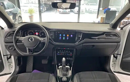 Volkswagen T-Roc I, 2022 год, 1 222 000 рублей, 10 фотография