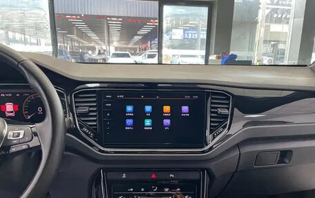 Volkswagen T-Roc I, 2022 год, 1 222 000 рублей, 13 фотография