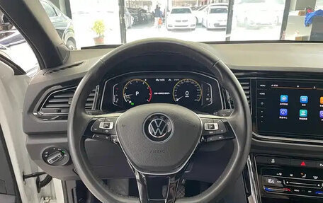 Volkswagen T-Roc I, 2022 год, 1 222 000 рублей, 11 фотография