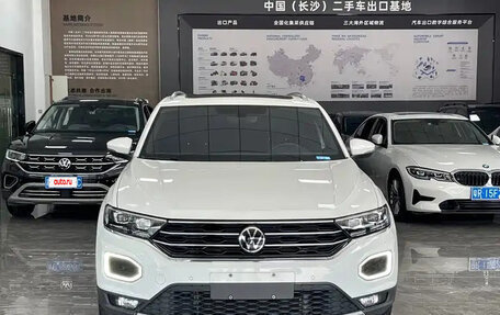 Volkswagen T-Roc I, 2022 год, 1 222 000 рублей, 2 фотография