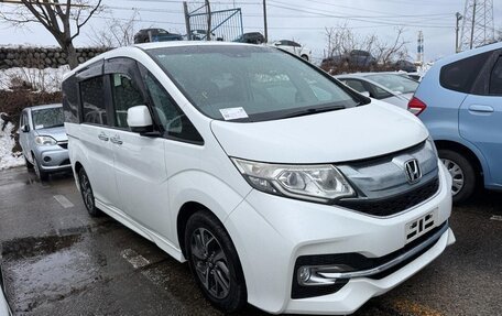 Honda Stepwgn IV, 2017 год, 1 380 000 рублей, 2 фотография