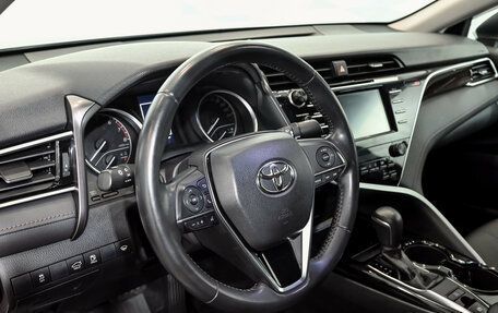 Toyota Camry, 2019 год, 2 850 000 рублей, 15 фотография