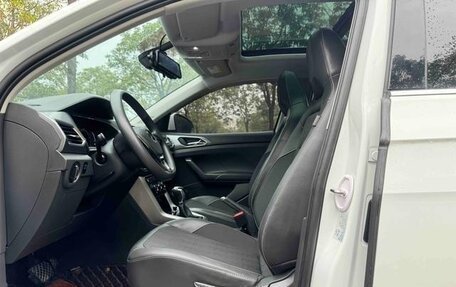 Volkswagen T-Cross I, 2023 год, 1 600 000 рублей, 9 фотография