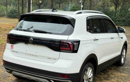 Volkswagen T-Cross I, 2023 год, 1 600 000 рублей, 6 фотография
