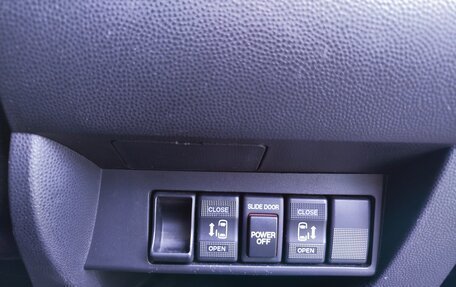 Mazda Biante, 2009 год, 1 100 000 рублей, 14 фотография