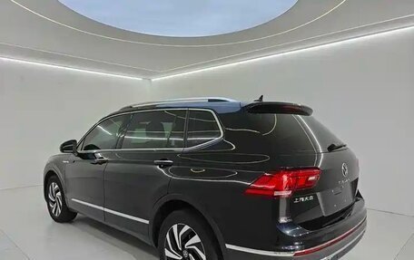 Volkswagen Tiguan II, 2023 год, 2 500 000 рублей, 6 фотография