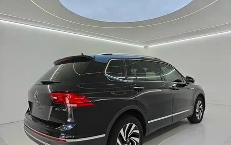 Volkswagen Tiguan II, 2023 год, 2 500 000 рублей, 4 фотография