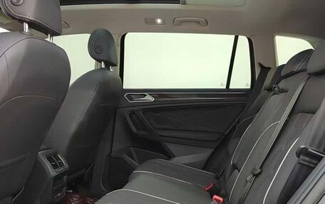 Volkswagen Tiguan II, 2023 год, 2 500 000 рублей, 13 фотография