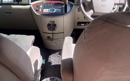Nissan Presage II, 2005 год, 560 000 рублей, 13 фотография