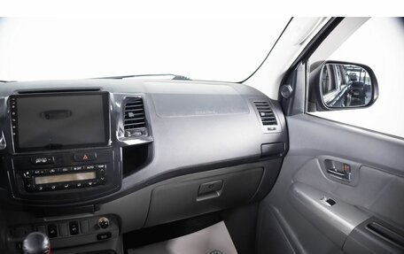 Toyota Hilux VII, 2012 год, 1 999 000 рублей, 13 фотография
