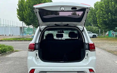 Mitsubishi Outlander III рестайлинг 3, 2022 год, 1 780 001 рублей, 5 фотография