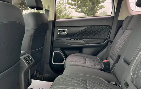 Mitsubishi Outlander III рестайлинг 3, 2022 год, 1 780 001 рублей, 9 фотография