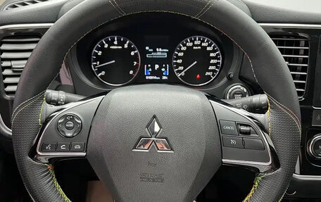 Mitsubishi Outlander III рестайлинг 3, 2022 год, 1 780 001 рублей, 11 фотография