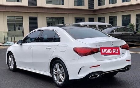 Mercedes-Benz A-Класс, 2024 год, 1 950 000 рублей, 4 фотография