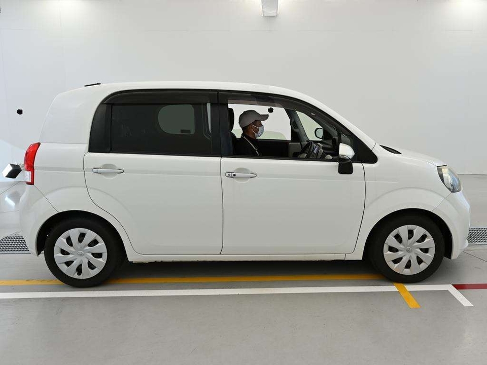 Toyota Porte II, 2015 год, 1 014 000 рублей, 3 фотография
