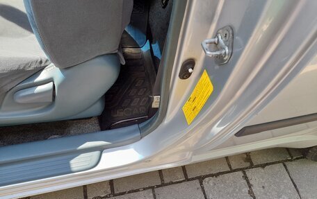 Toyota Yaris I рестайлинг, 2001 год, 197 000 рублей, 16 фотография