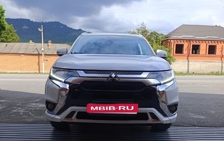 Mitsubishi Outlander III рестайлинг 3, 2022 год, 2 150 000 рублей, 1 фотография