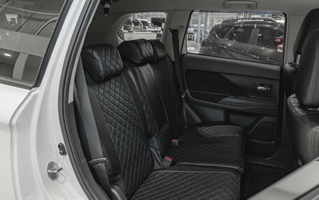 Mitsubishi Outlander III рестайлинг 3, 2015 год, 1 250 000 рублей, 9 фотография