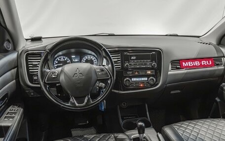 Mitsubishi Outlander III рестайлинг 3, 2015 год, 1 250 000 рублей, 6 фотография