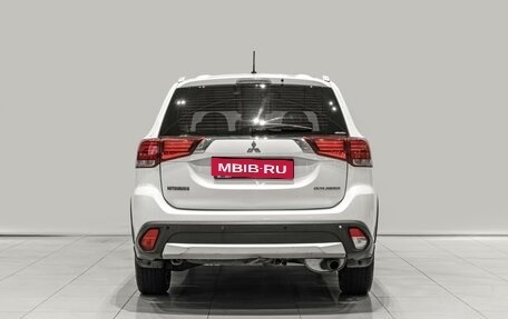 Mitsubishi Outlander III рестайлинг 3, 2015 год, 1 250 000 рублей, 3 фотография