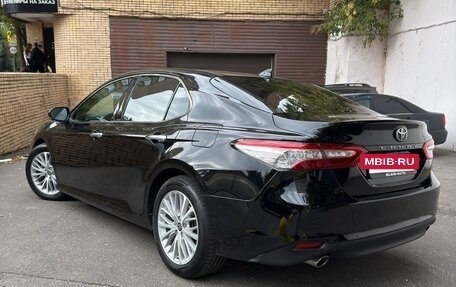 Toyota Camry, 2019 год, 2 500 000 рублей, 4 фотография