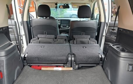Mitsubishi Outlander III рестайлинг 3, 2022 год, 2 150 000 рублей, 16 фотография