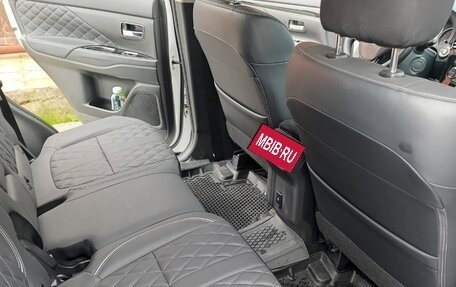Mitsubishi Outlander III рестайлинг 3, 2022 год, 2 150 000 рублей, 13 фотография