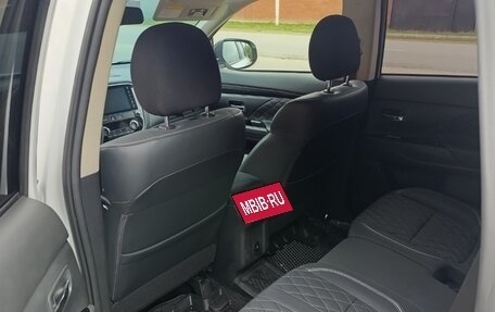 Mitsubishi Outlander III рестайлинг 3, 2022 год, 2 150 000 рублей, 12 фотография