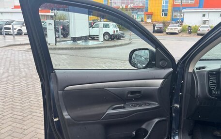 Mitsubishi Outlander III рестайлинг 3, 2018 год, 1 850 000 рублей, 14 фотография