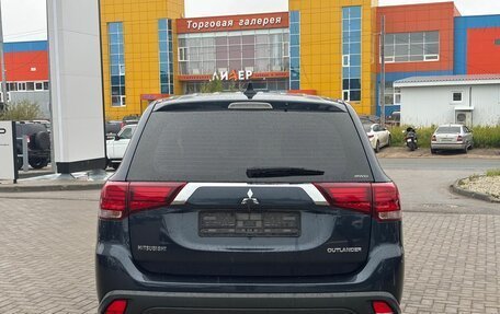 Mitsubishi Outlander III рестайлинг 3, 2018 год, 1 850 000 рублей, 6 фотография
