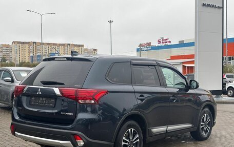 Mitsubishi Outlander III рестайлинг 3, 2018 год, 1 850 000 рублей, 4 фотография