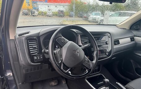 Mitsubishi Outlander III рестайлинг 3, 2018 год, 1 850 000 рублей, 17 фотография