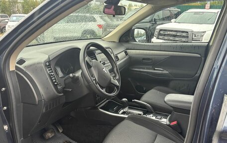 Mitsubishi Outlander III рестайлинг 3, 2018 год, 1 850 000 рублей, 16 фотография