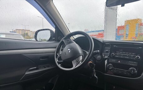 Mitsubishi Outlander III рестайлинг 3, 2018 год, 1 850 000 рублей, 26 фотография