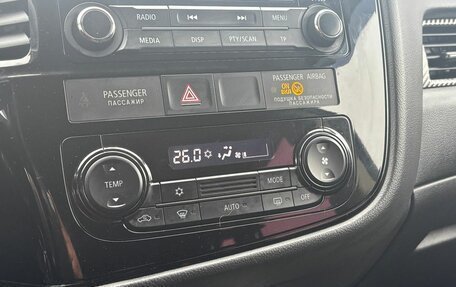 Mitsubishi Outlander III рестайлинг 3, 2018 год, 1 850 000 рублей, 23 фотография
