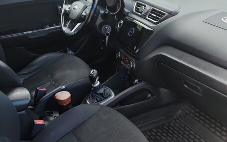 KIA Rio III рестайлинг, 2015 год, 920 000 рублей, 25 фотография