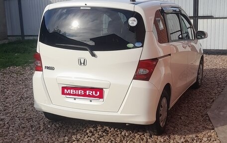 Honda Freed I, 2010 год, 950 000 рублей, 3 фотография