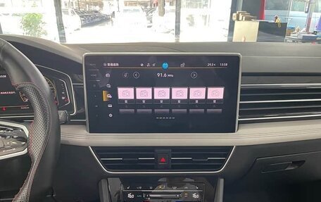 Volkswagen Tiguan II, 2022 год, 1 980 000 рублей, 8 фотография