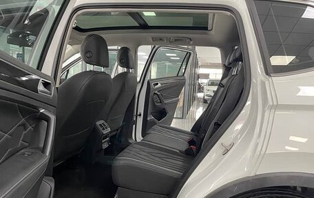 Volkswagen Tiguan II, 2022 год, 1 980 000 рублей, 11 фотография