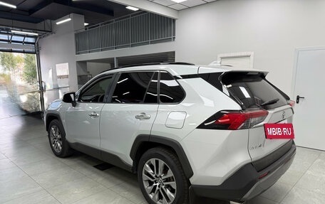 Toyota RAV4, 2022 год, 3 750 000 рублей, 5 фотография